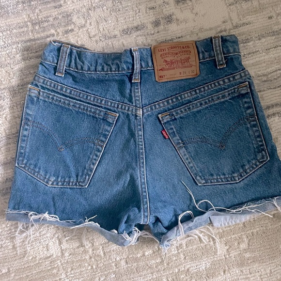 Vintage Levi Shorts - Picture 2 of 2